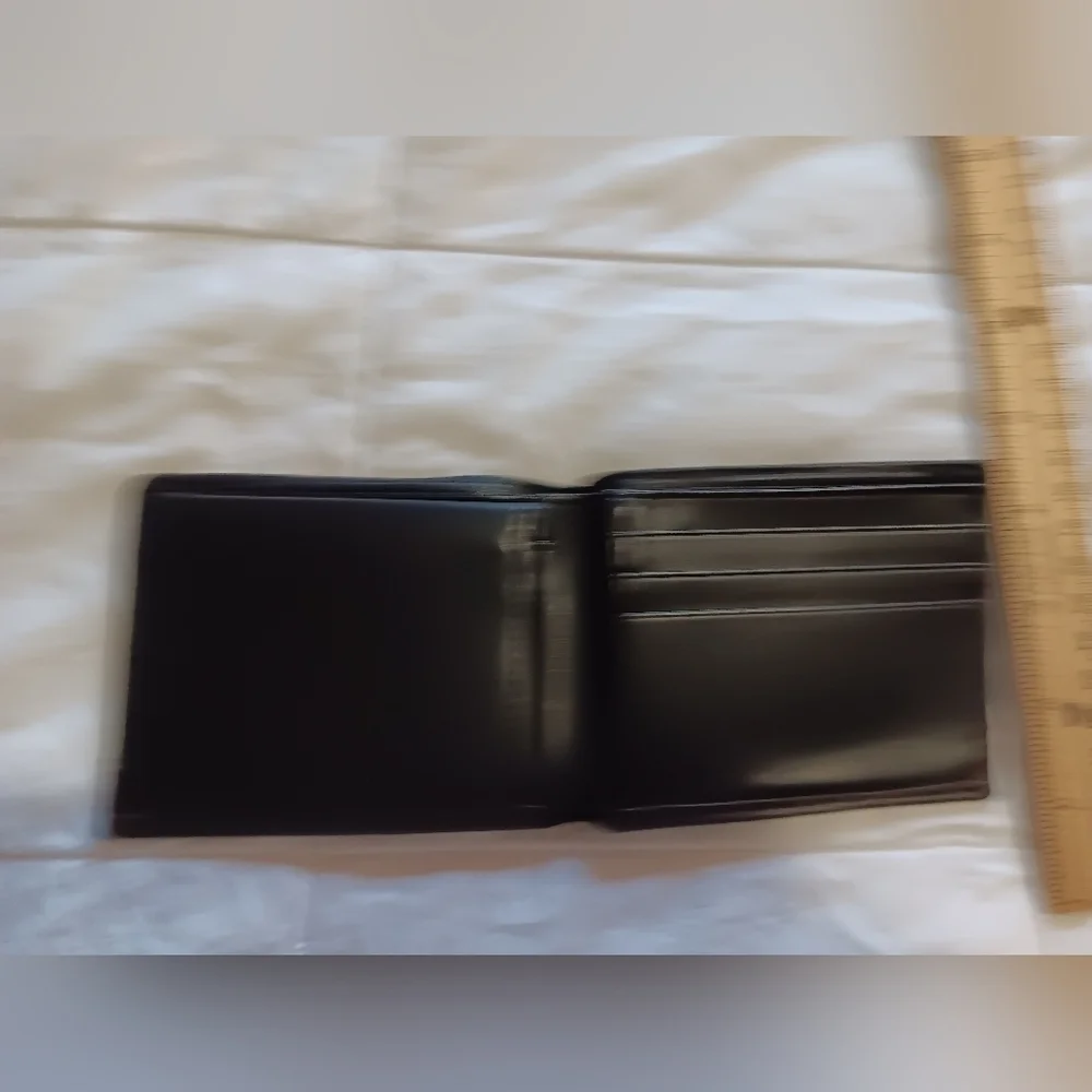 Perry Ellis Wallet - Picture 6 of 6
